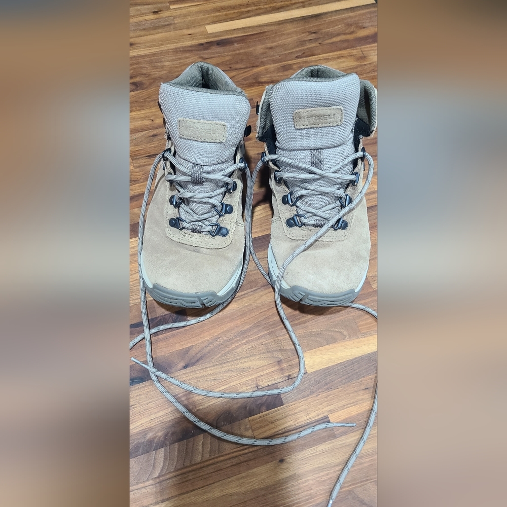 Merrell womens 8.5 brindle hiking boots